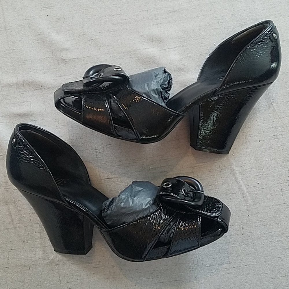 Pelle Moda black heels, size 9